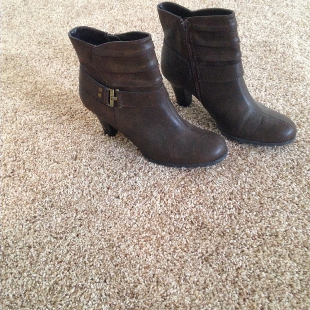 Zipper ankle shoes